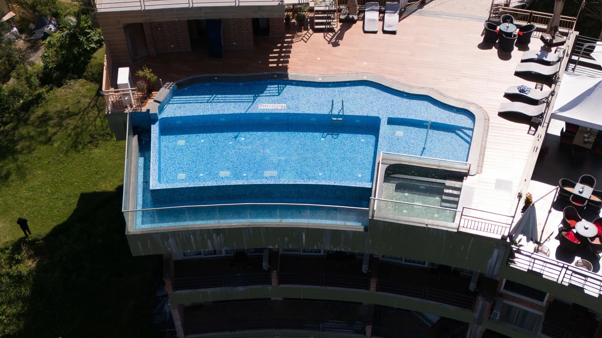Take a refreshing dip with a view—your ultimate rooftop oasis for sunbathing and soaking up the tranquility.